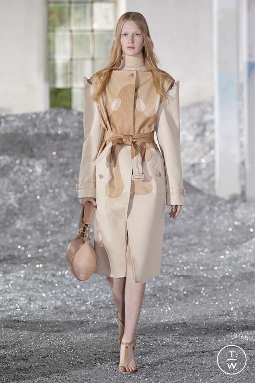 SS22 Burberry Look 25