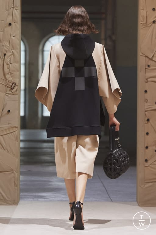 SS22 Burberry Look 30