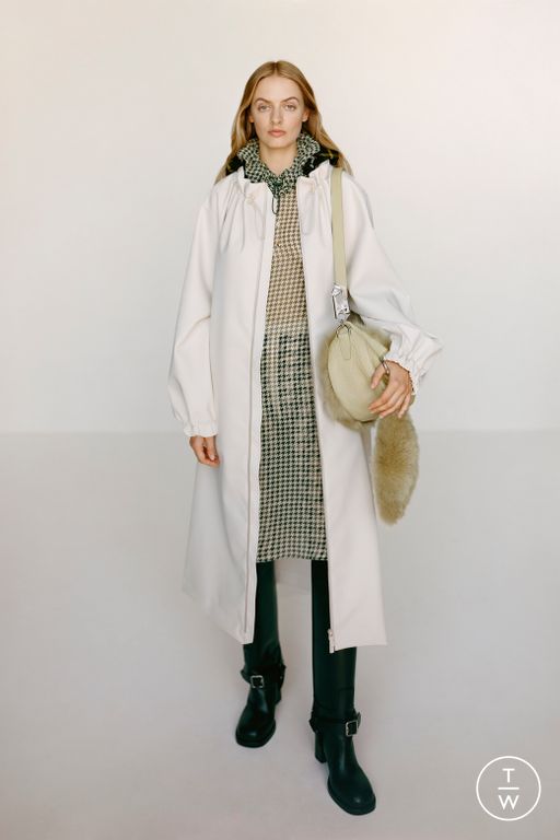 RS24 Burberry Look 19
