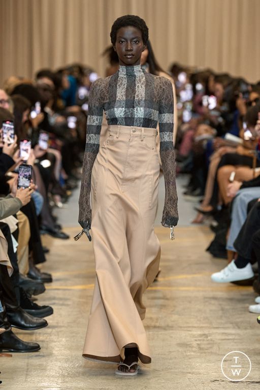 SS23 Burberry Look 1