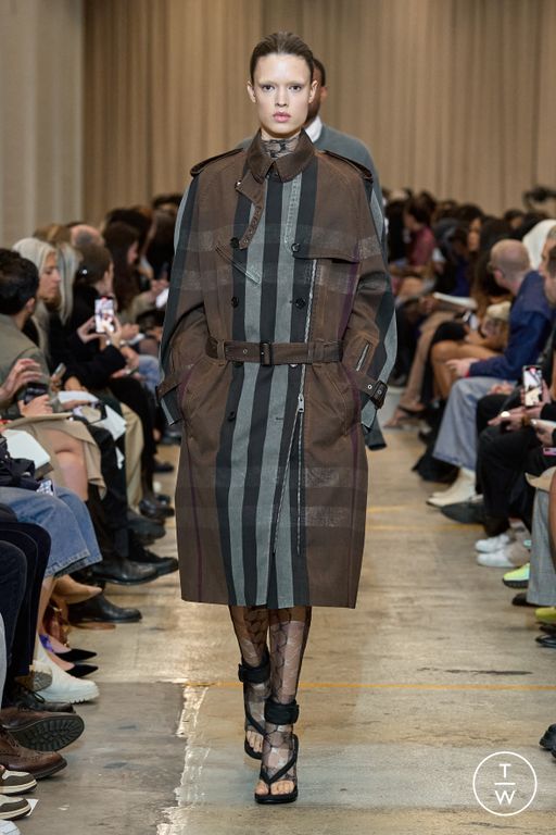 SS23 Burberry Look 39
