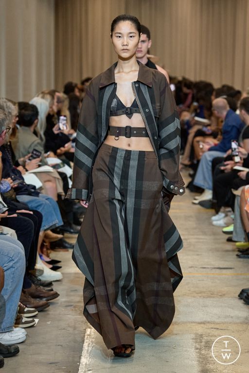 SS23 Burberry Look 47