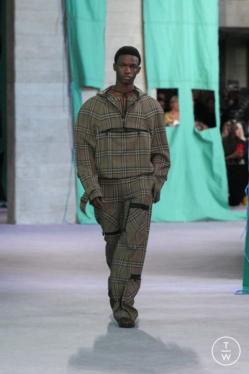 Spring-Summer 2025 Burberry Look 39