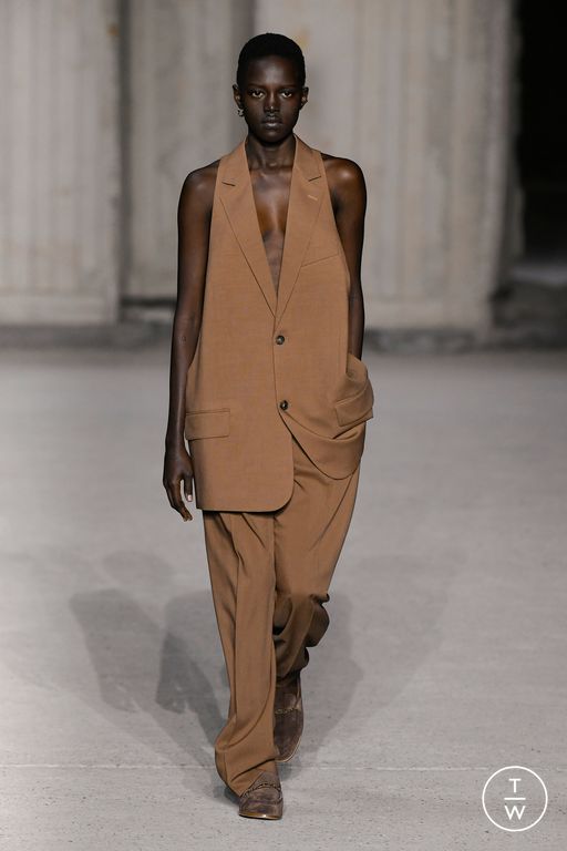 SS23 Tod's Look 35
