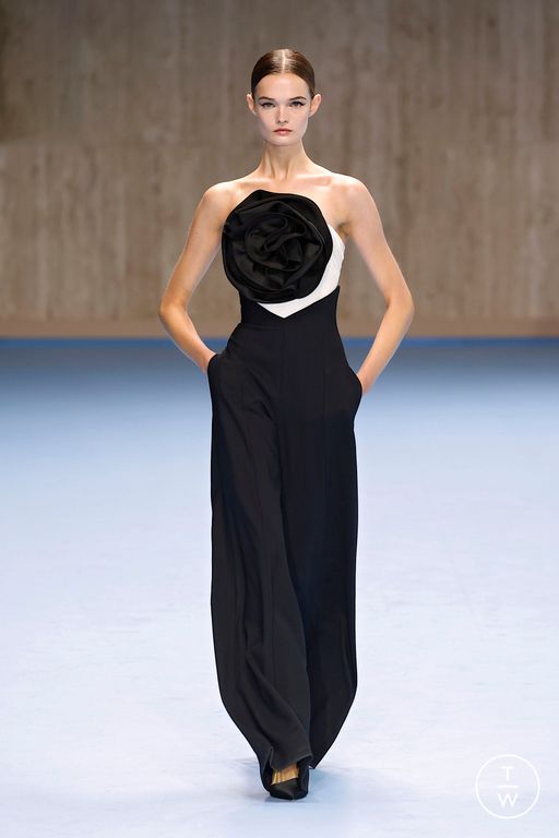 Spring-Summer 2025 Carolina Herrera Look 1