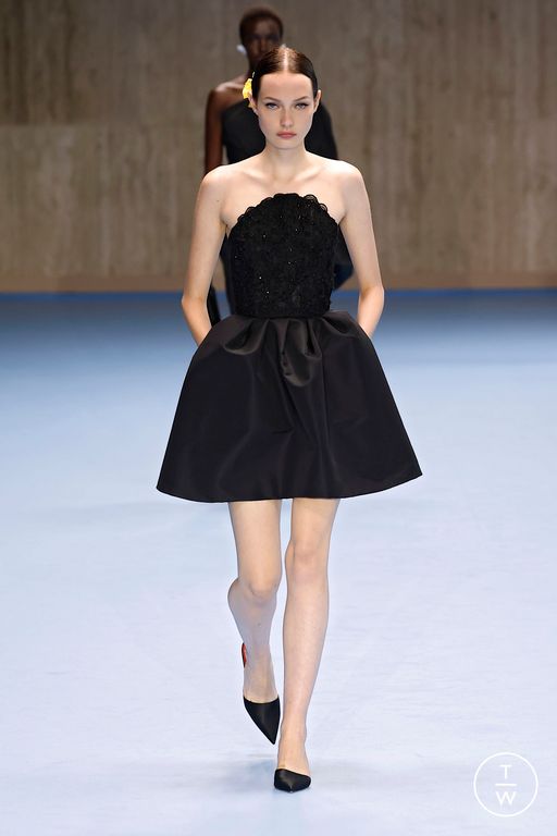 Spring-Summer 2025 Carolina Herrera Look 6