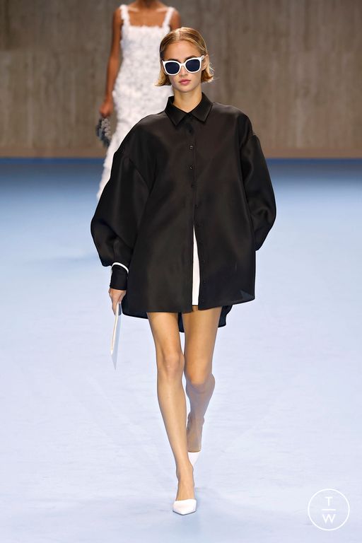 Spring-Summer 2025 Carolina Herrera Look 12