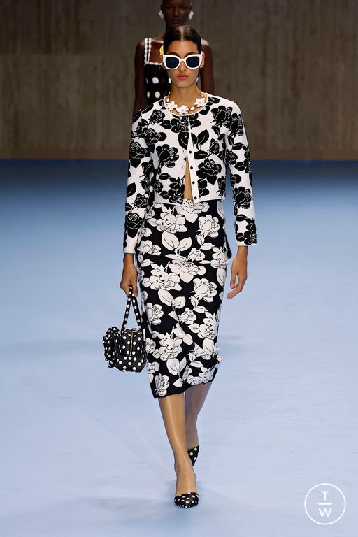 Spring-Summer 2025 Carolina Herrera Look 15