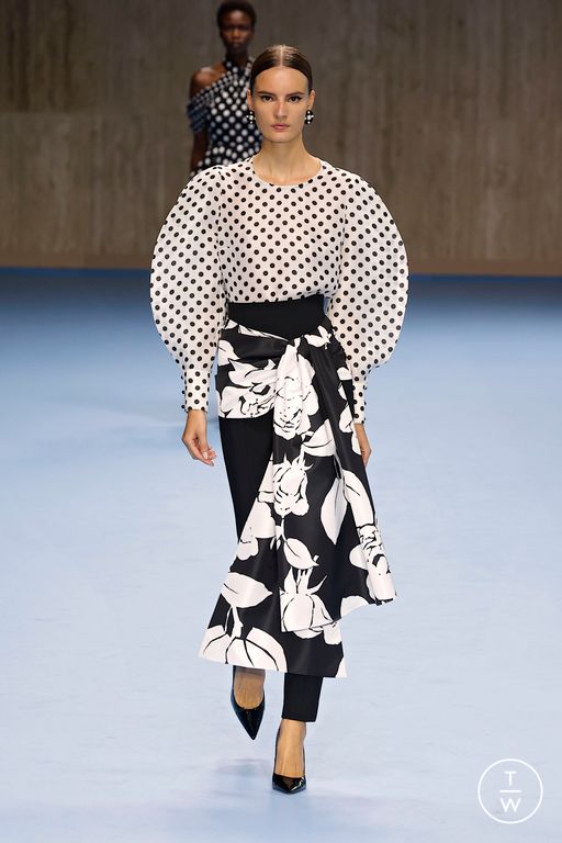 Spring-Summer 2025 Carolina Herrera Look 22