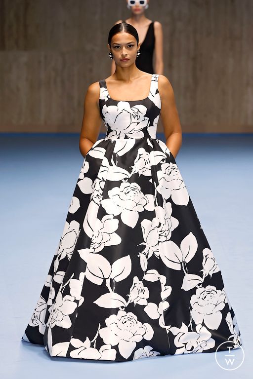 Spring-Summer 2025 Carolina Herrera Look 25