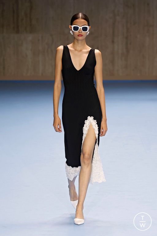 Spring-Summer 2025 Carolina Herrera Look 26