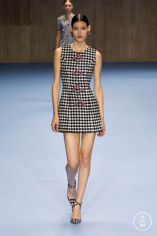 Spring-Summer 2025 Carolina Herrera Look 43