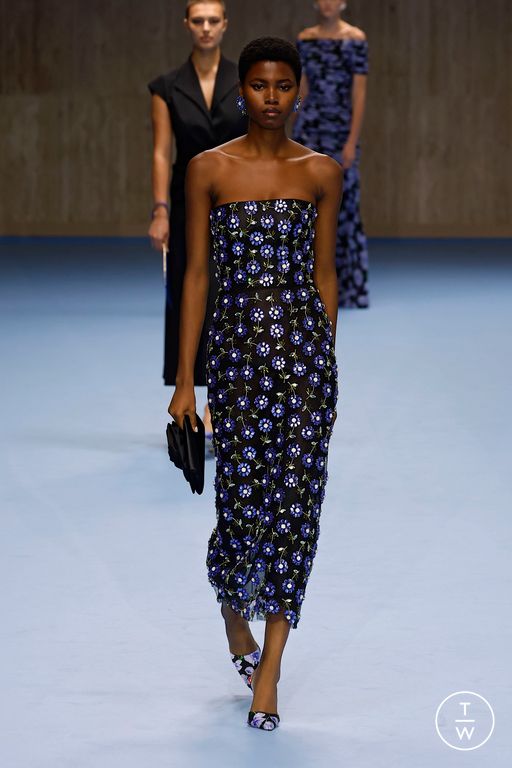 Spring-Summer 2025 Carolina Herrera Look 50