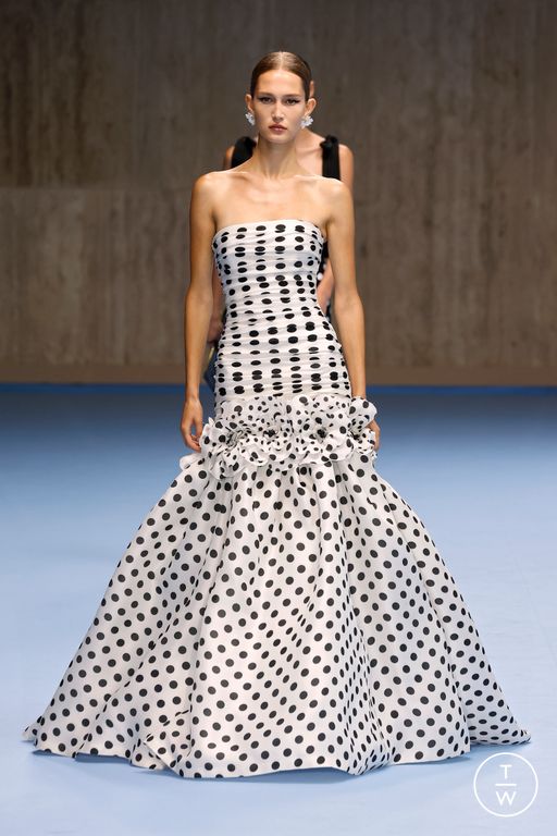 SS25 Carolina Herrera Look 18