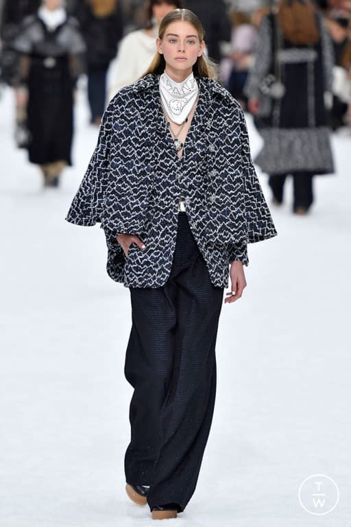 FW19 Chanel Look 12