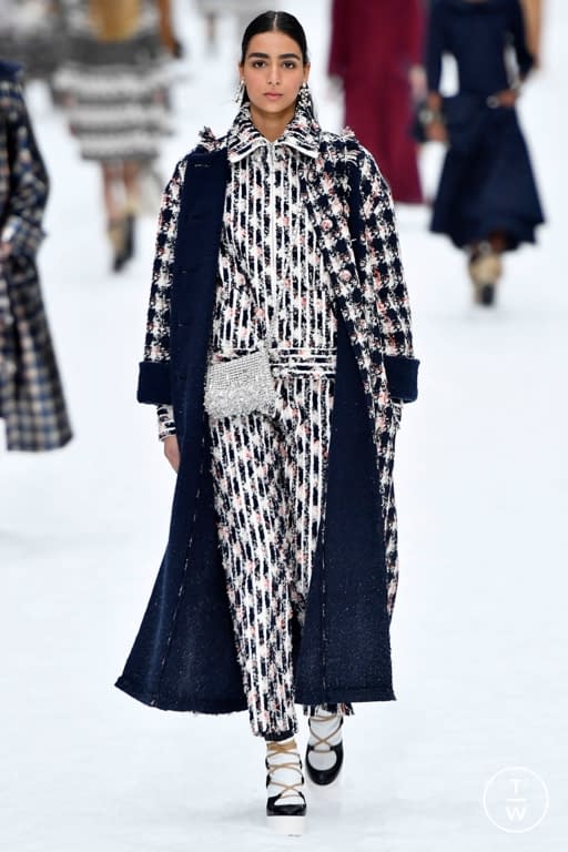 FW19 Chanel Look 31