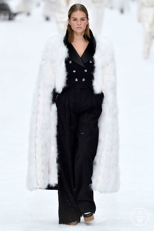 FW19 Chanel Look 59