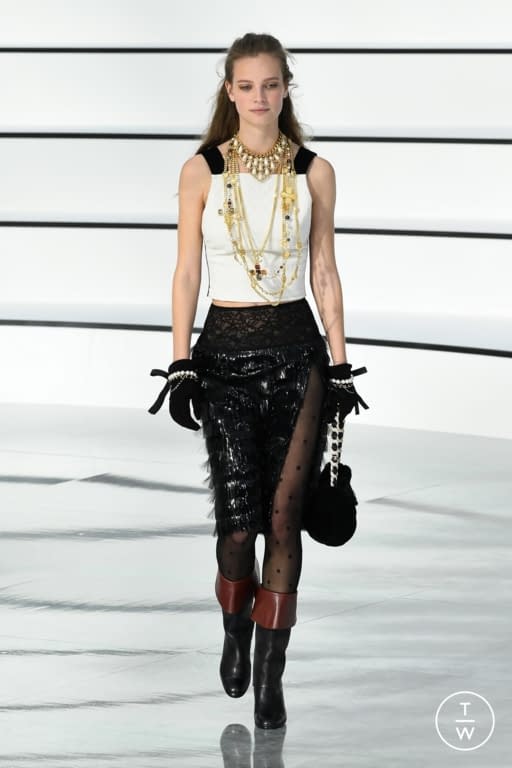 FW20 Chanel Look 34