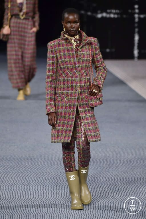 FW22 Chanel Look 23