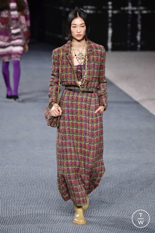 FW22 Chanel Look 24