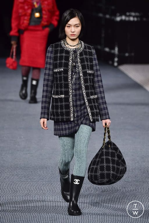 FW22 Chanel Look 32