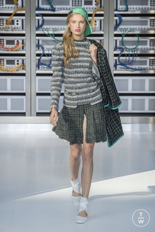 S/S 17 Chanel Look 25