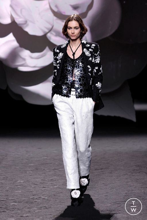 FW23 Chanel Look 13