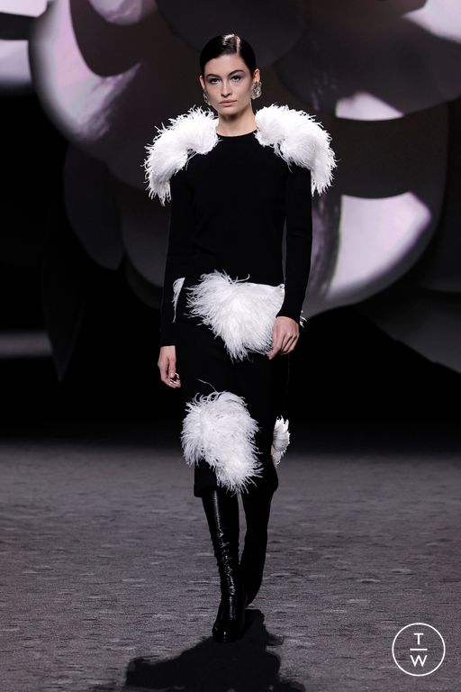 FW23 Chanel Look 18