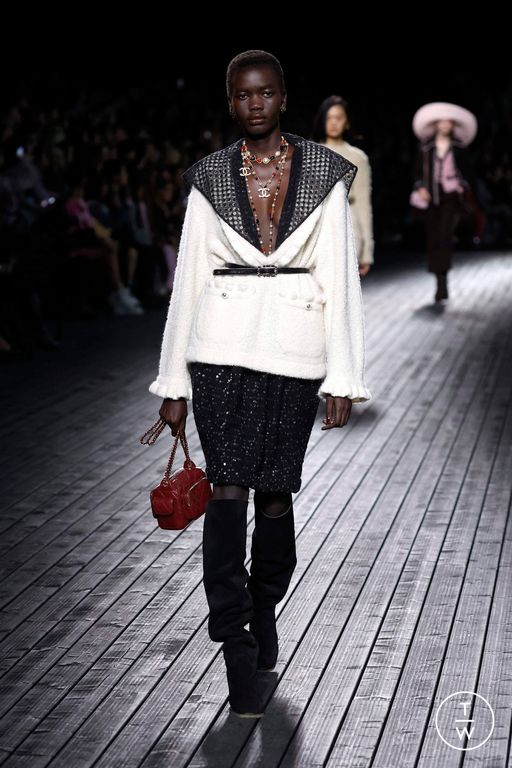 FW24 Chanel Look 17