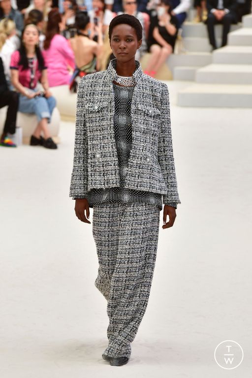 FW22 Chanel Look 8