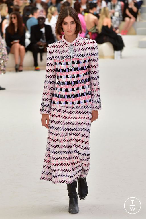 FW22 Chanel Look 16