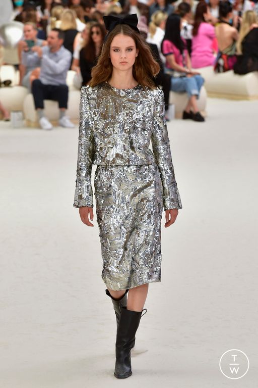 FW22 Chanel Look 26