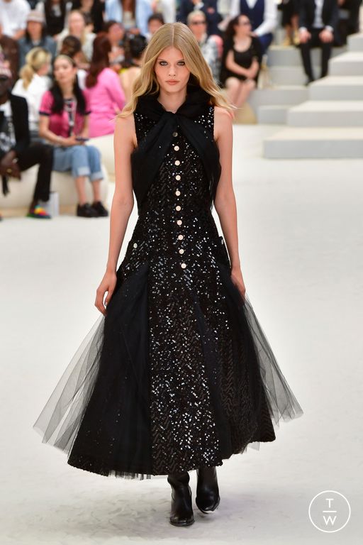 FW22 Chanel Look 34