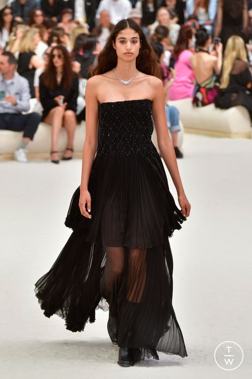 FW22 Chanel Look 38