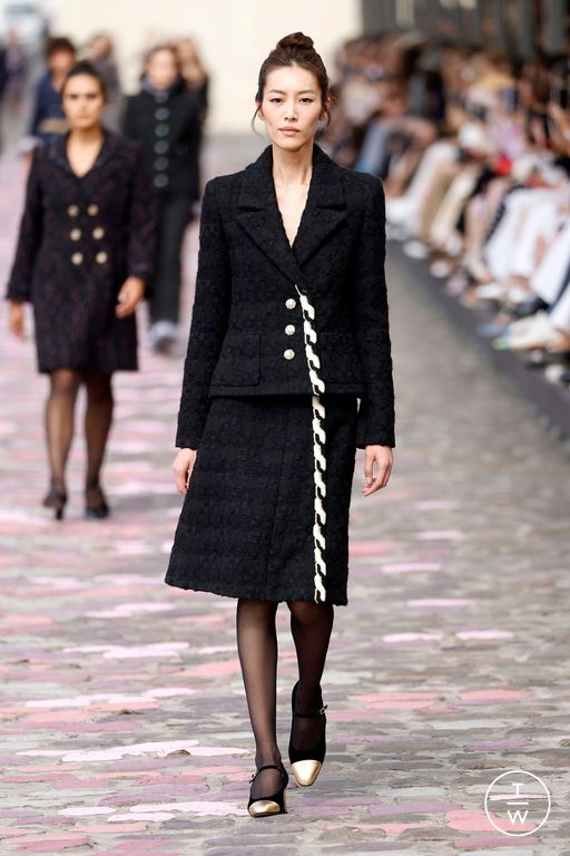 FW23 Chanel Look 8