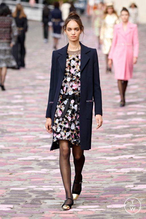 FW23 Chanel Look 17