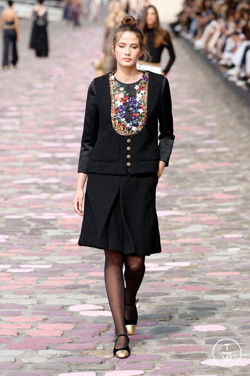 FW23 Chanel Look 37