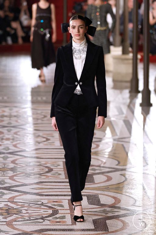 FW24 Chanel Look 25