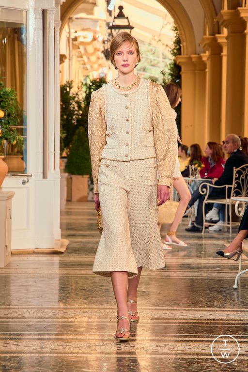 RS 26 Chanel Look 16