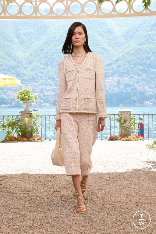 RS 26 Chanel Look 17