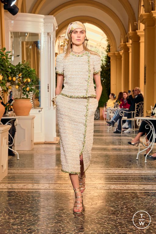 RS 26 Chanel Look 19