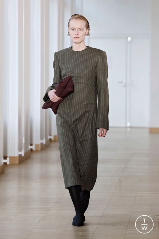 FW25 Christian Wijnants Look 4