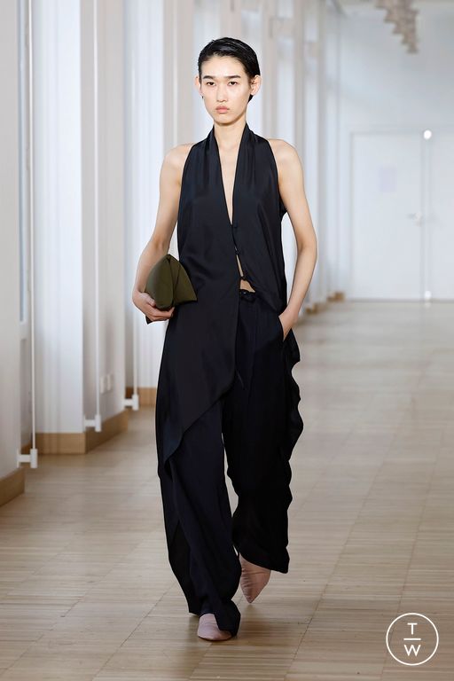 FW25 Christian Wijnants Look 20