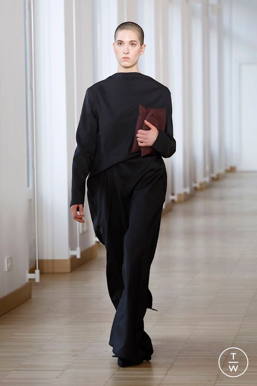 FW25 Christian Wijnants Look 34
