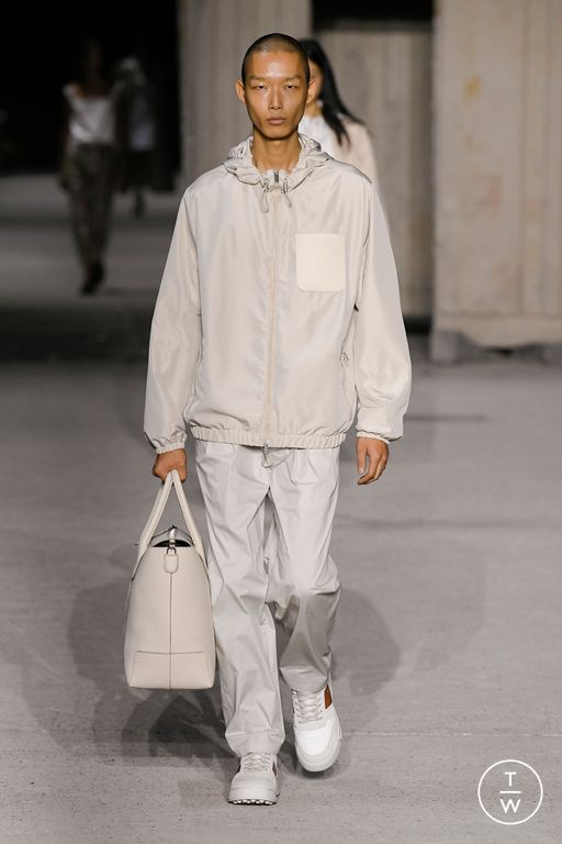 SS23 Tod's Look 21