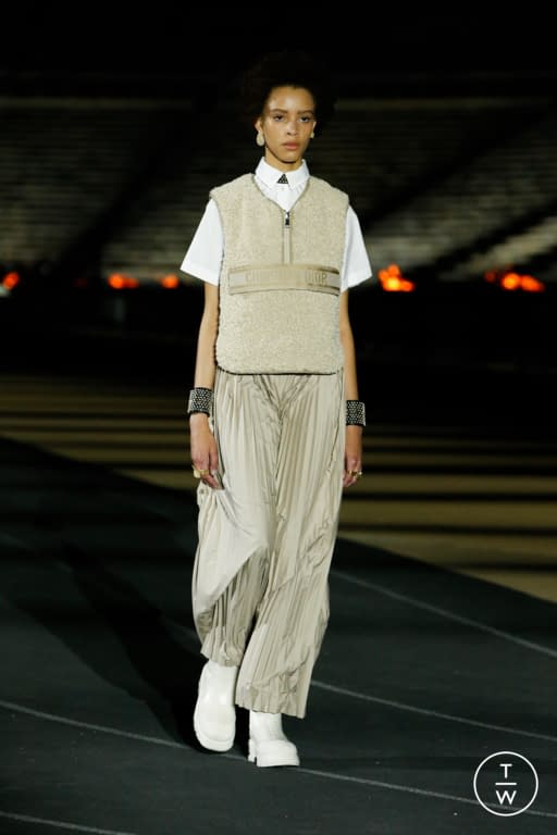 RE22 Christian Dior Look 9