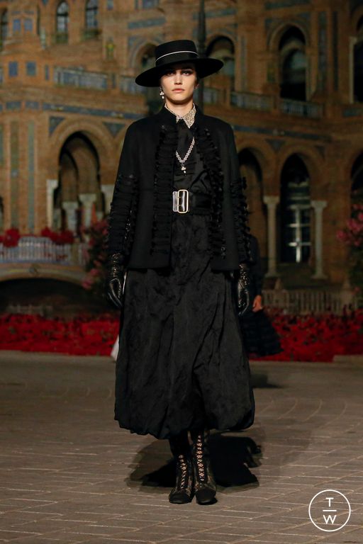 RE23 Christian Dior Look 16
