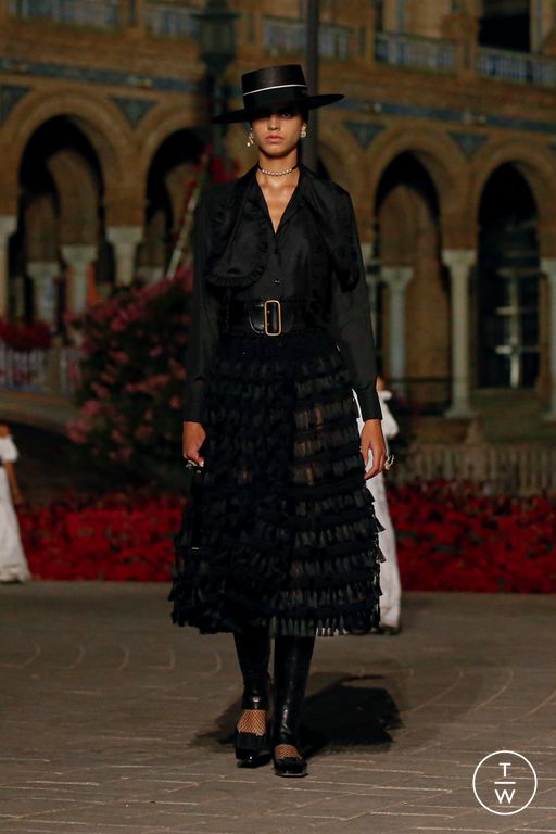 RE23 Christian Dior Look 17