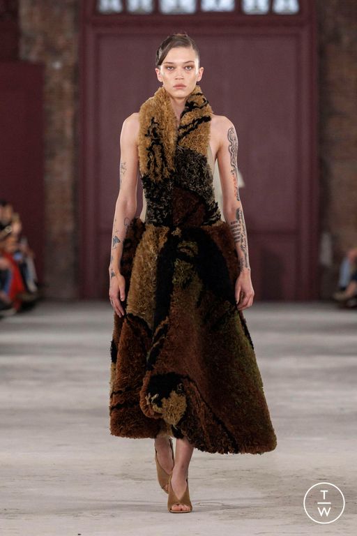 FW26 Diotima Look 1