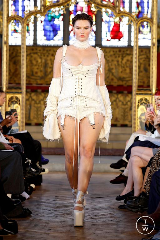 SS26 Dreaming Eli Look 1